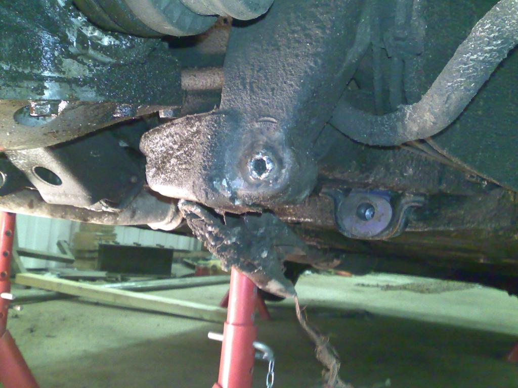 gal/Projektit/GSI_16V_88/091121_alatukivarsien_kiinnityspisteet/21112009651.jpg