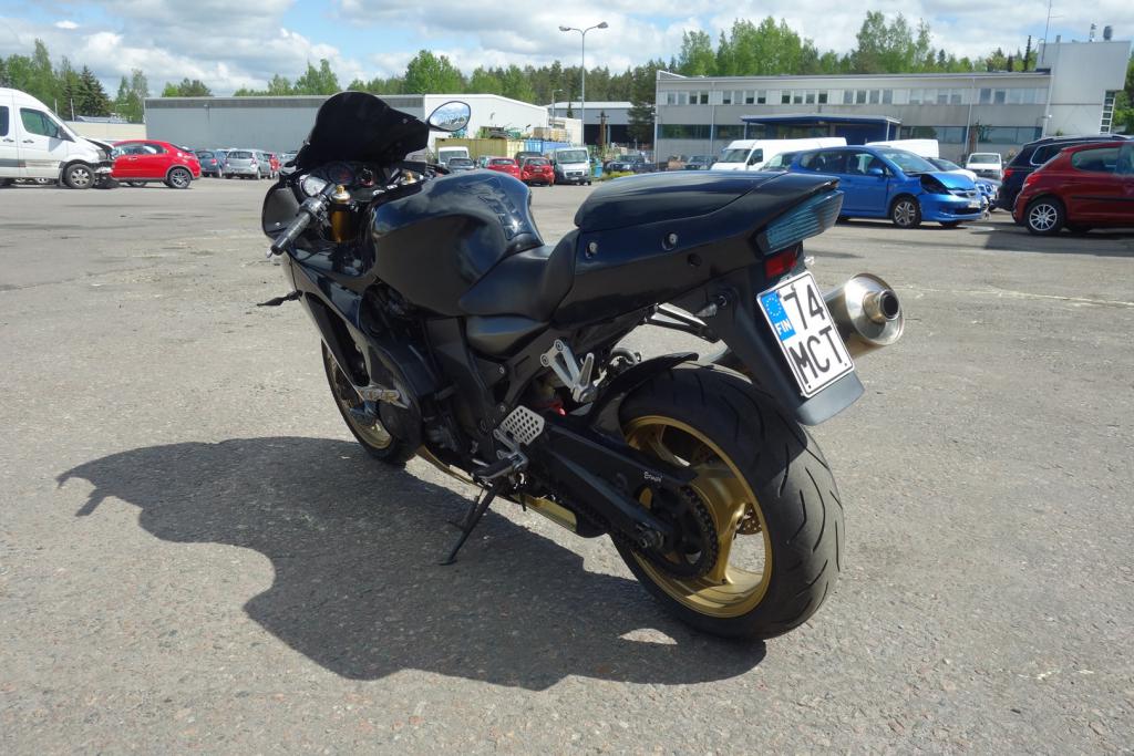 gal/Projektit/ZX-12R_04/kuva4.jpg